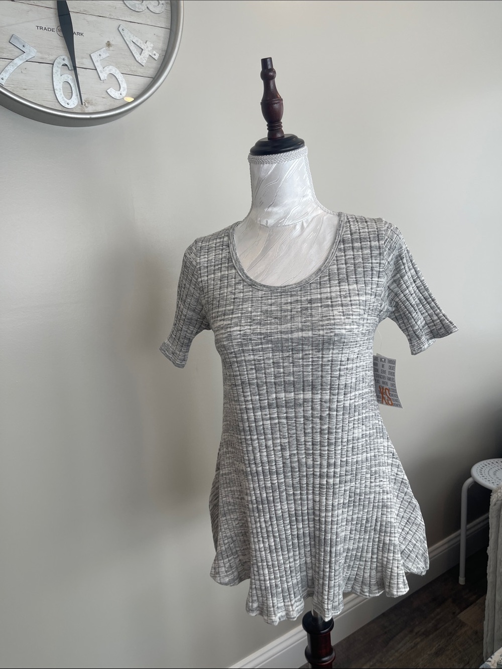 LuLaRoe Gray Ribbed Scoop Neck Short Sleeve Tunic